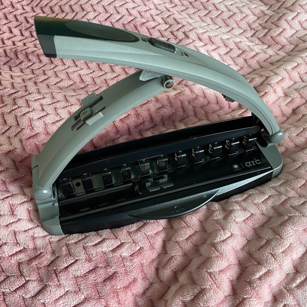 M by Staples Arc Hole Punch